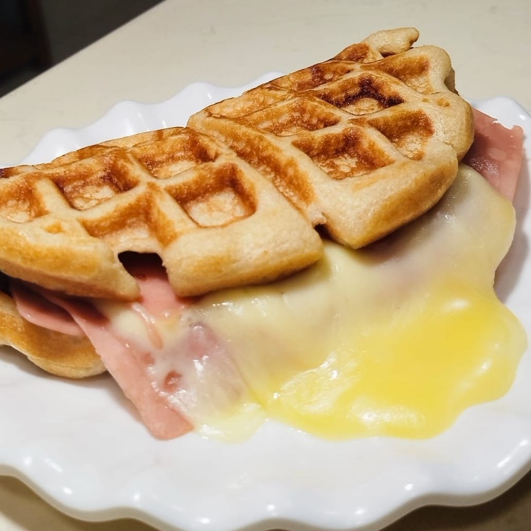 Waffle Salado de Jamón y Queso