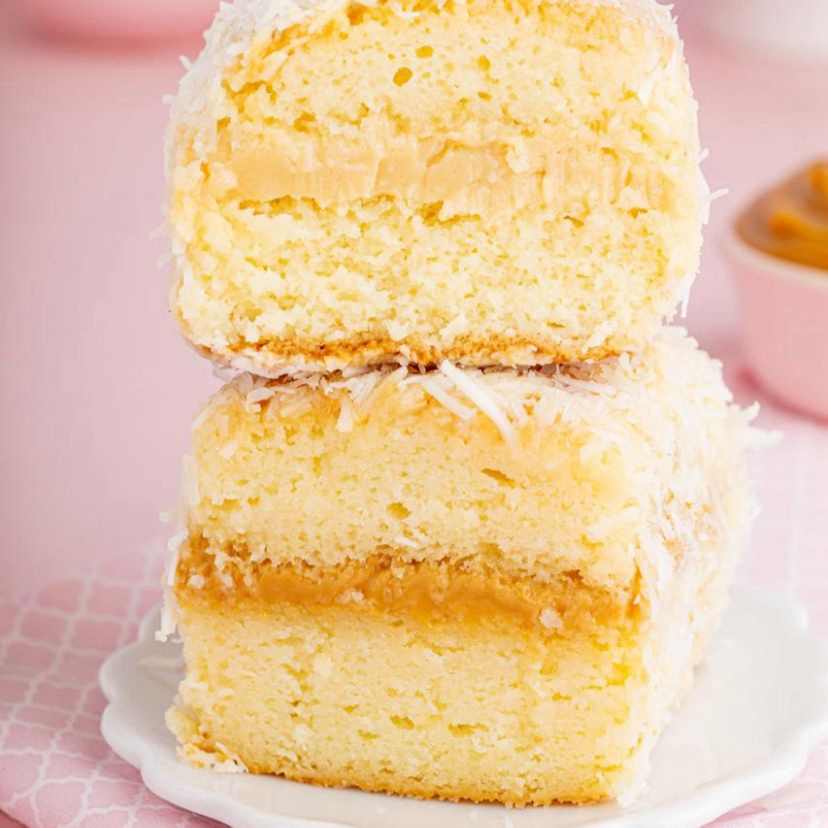 doce de leite com coco,bem molhadinho sabor inconfundivel...