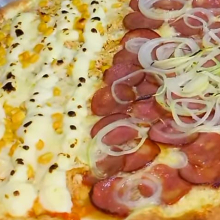 Metade Frango catupiry e metade calabresa acebolada