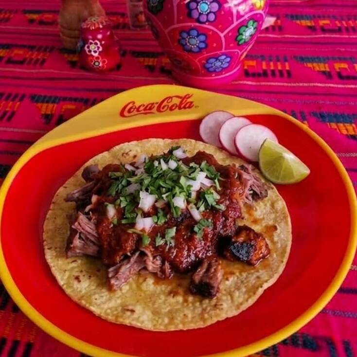 Taco de Costilla en Salsa Roja