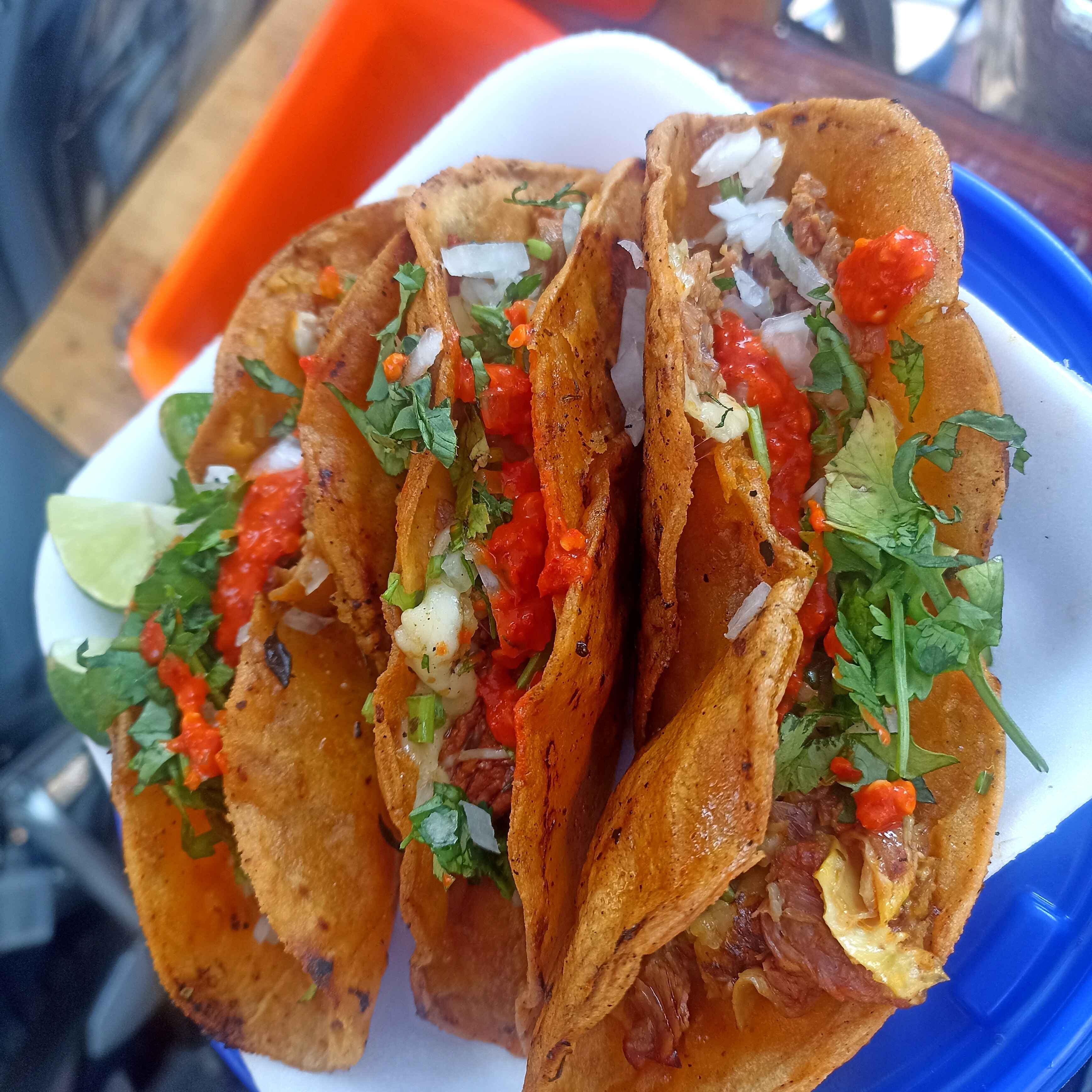 3 Quesabirrias y un refresco