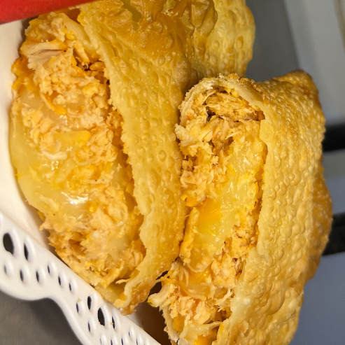 Pastel de 15 cm, com 3 sabores e até 8 acompanhamentos