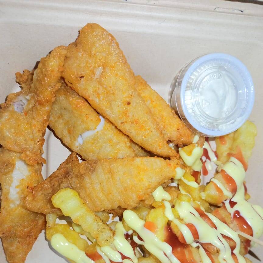 6 Dedos de Pescado con Papas con Salsa Ajo