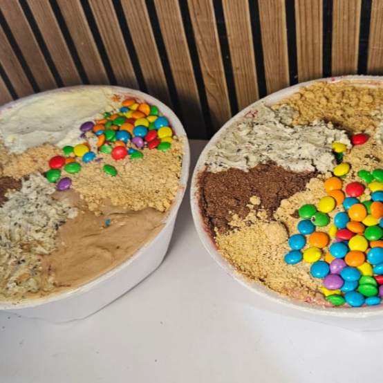 2 litros com: paçoca, leite em pó, amendoim, confete, mousse de chocolate