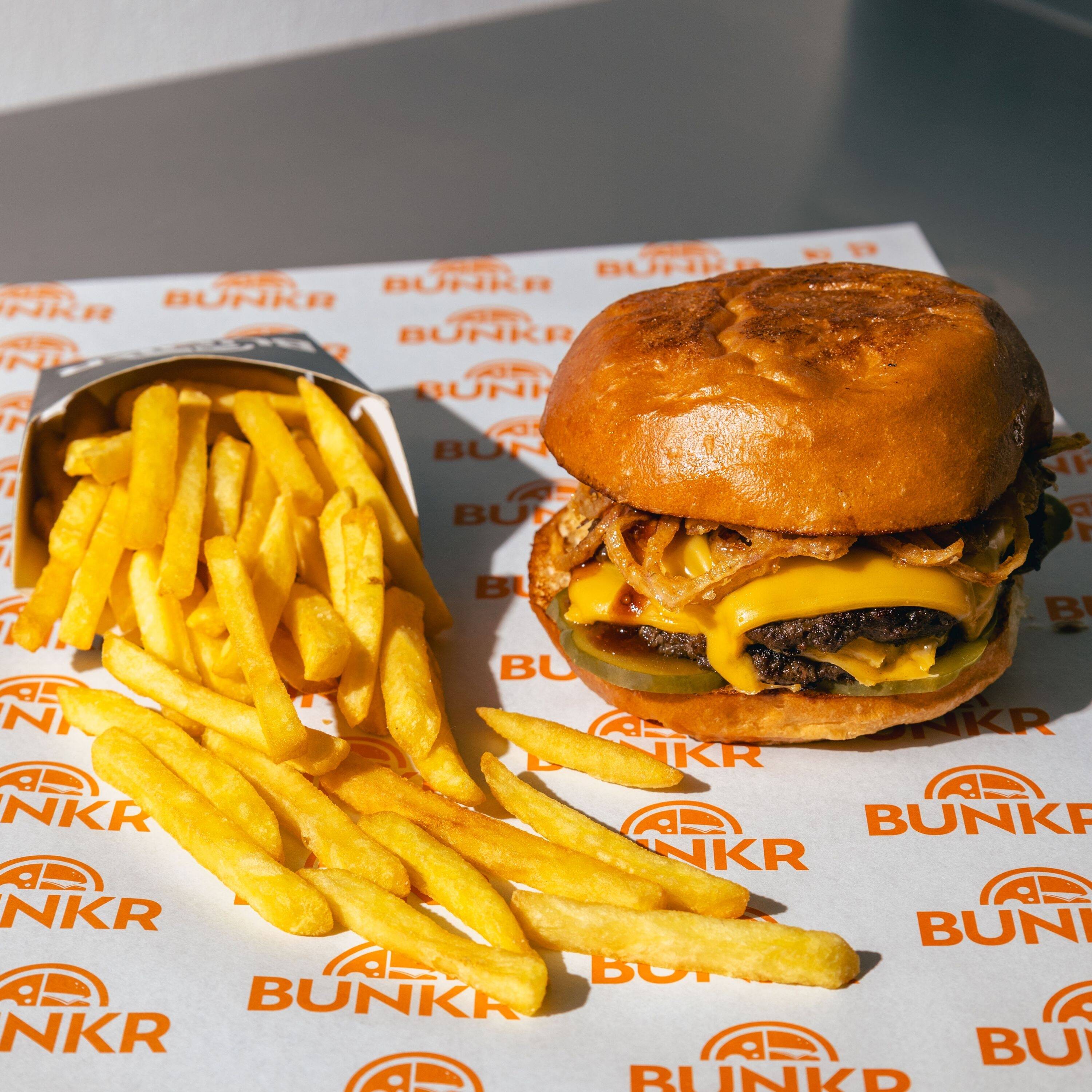 Hamburguesa Crispy BBQ con Papas