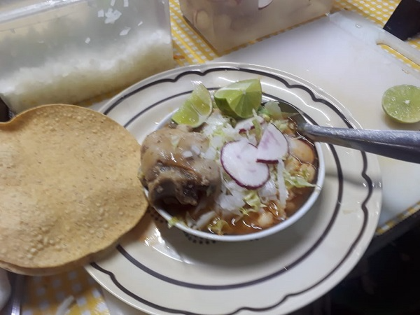 Paquete 3 1Pozole de 1/2 Lt, 6 Tacos y Bebida