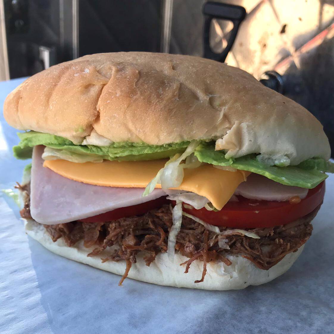 Torta Especial y Coca Cola