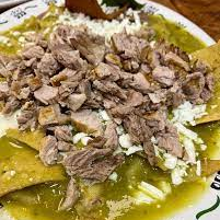 Chilaquiles Verdes o Rojos con Cecina