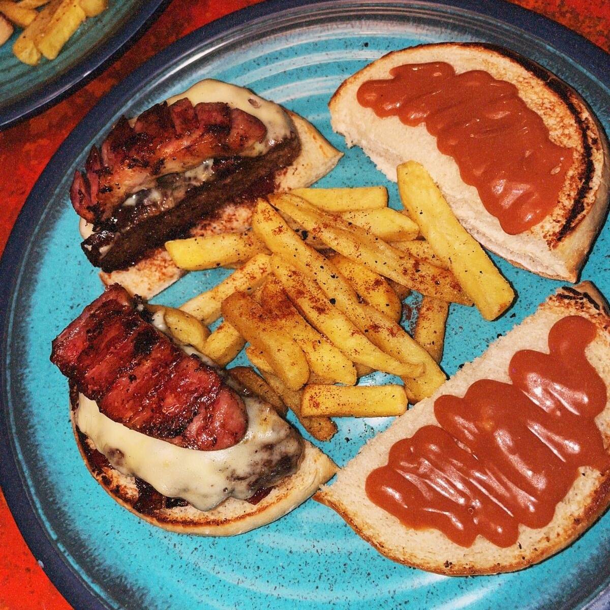 Fresa y Tocino más Papas más Gaseosa Personal