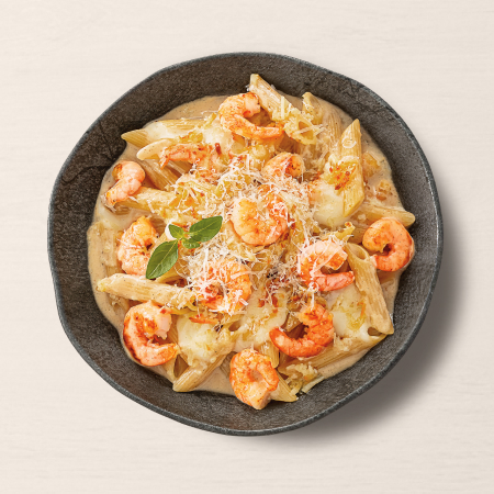 Sabor delicado e surpreendente. Penne cozido al dente, envolvido em um molho de camarão suave e bem temperado, que traz aquele toque especial de leveza e frescor.