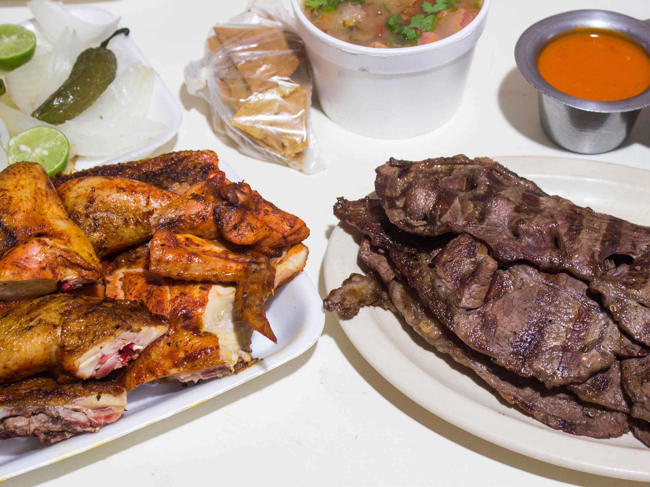 1 pollo, 1/2 kg carne asada