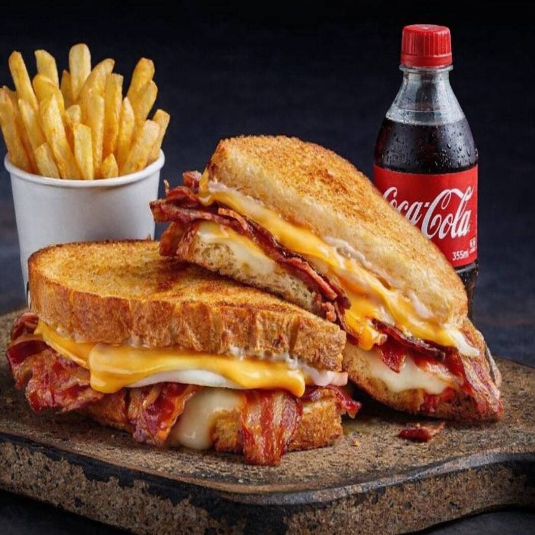 Combo Sandwich Tocino con Papas y Refresco