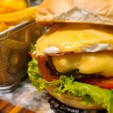 Pão de Hamburguer, hamburguer , queijo, ovo e maionese + coca 350 ml