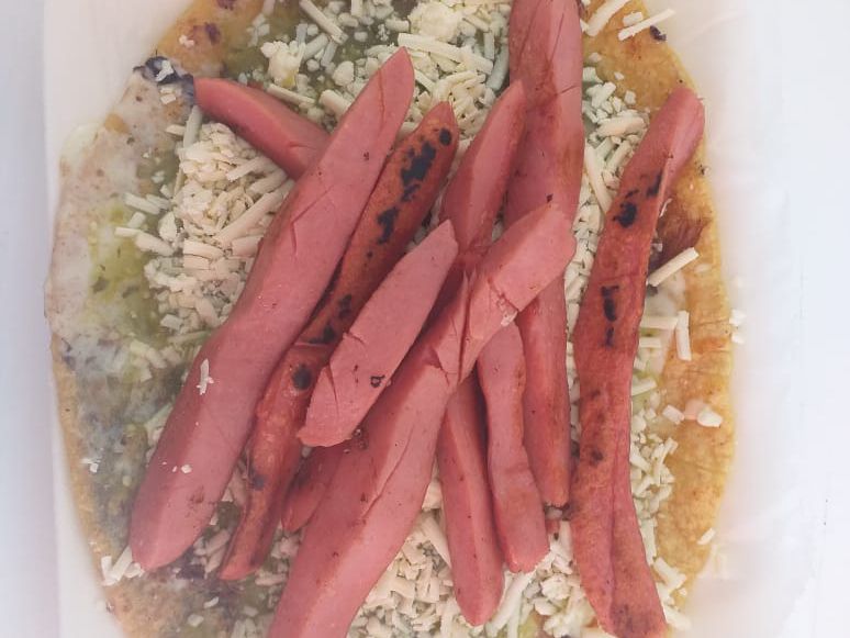 Huarache de Salchicha
