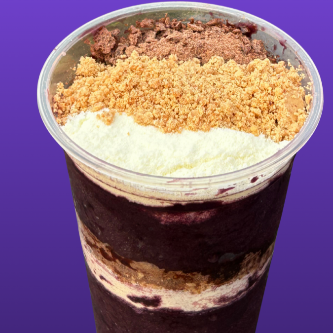 Delicioso e cremoso açai com leite em pó,paçoca e ovomaltine, ideal para qualquer hora do Dia.