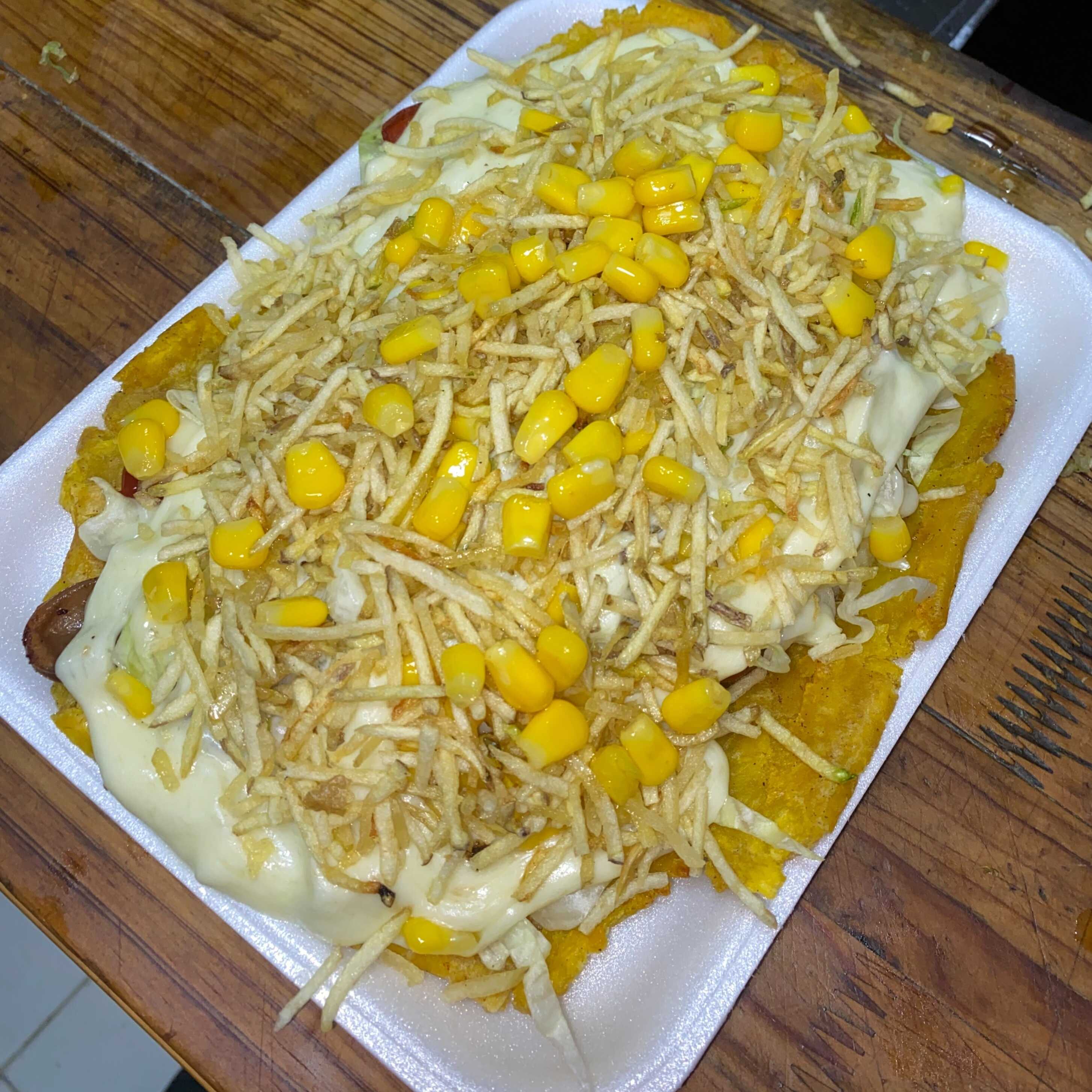 PATACON CON POLLO DESMECHADA