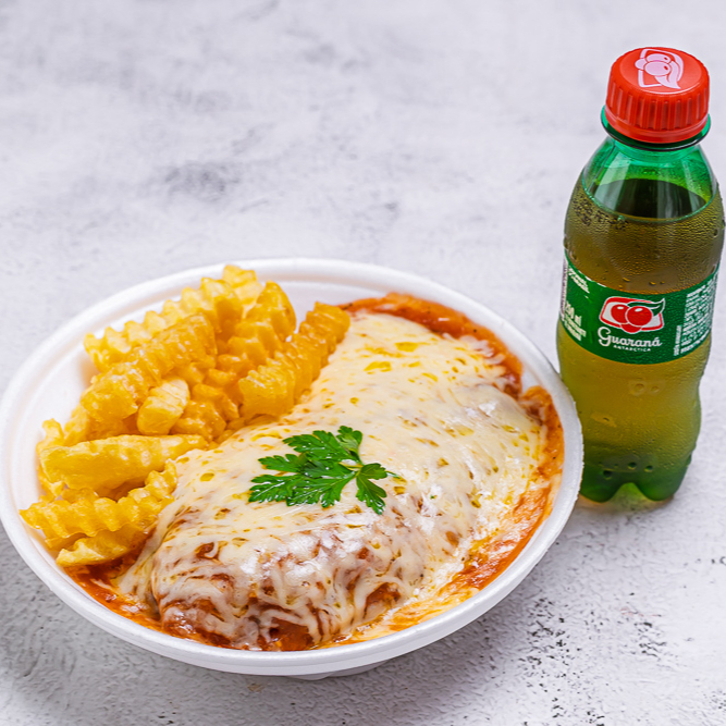 marmita com delicioso filé de frango parmegiana (empanado em massa crocante coberto com molho de tomate e queijo) acompanha arroz branco e fritas + Guaraná Pet 200 Ml. Marmita indicada para 01 pessoa.