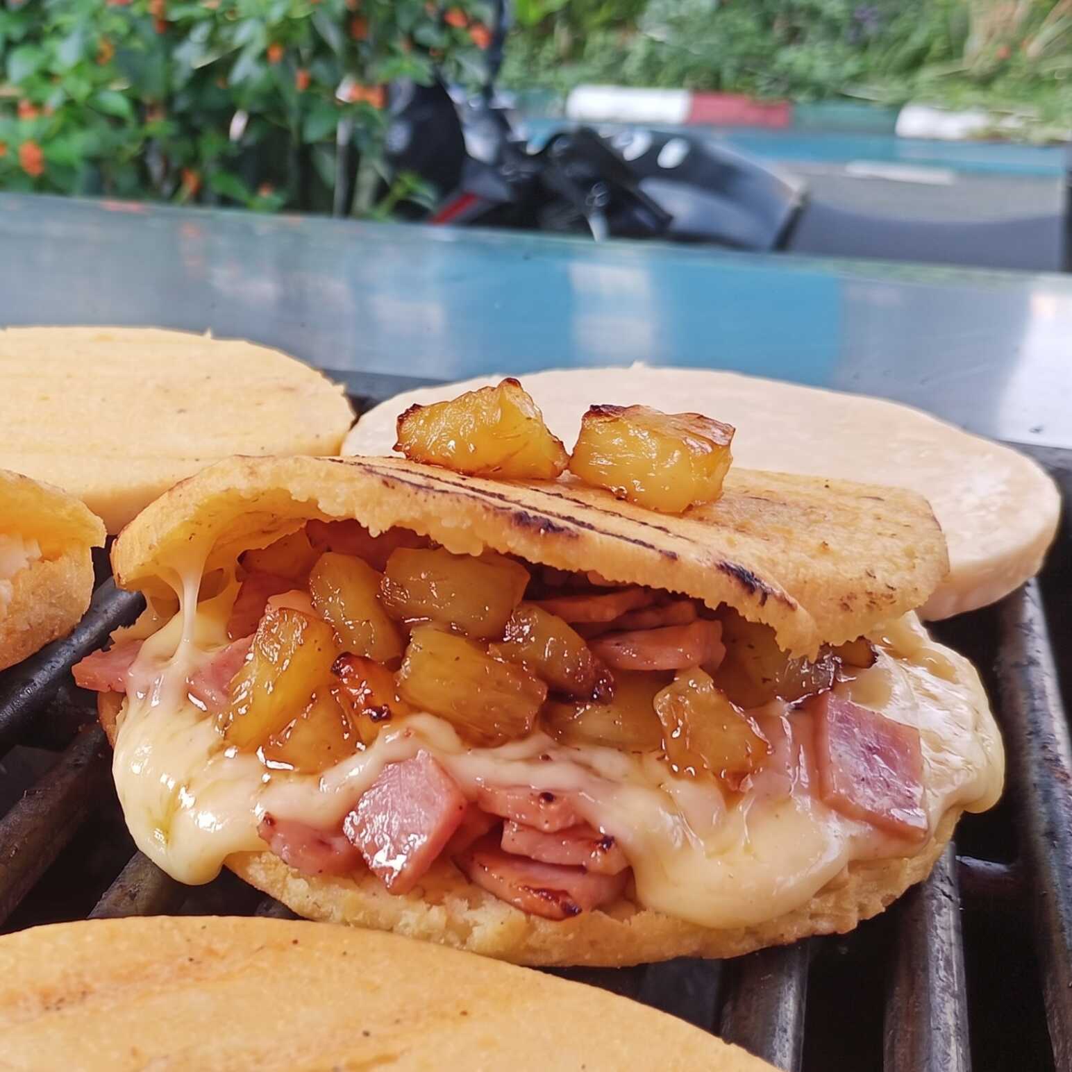 Arepa Hawaiana