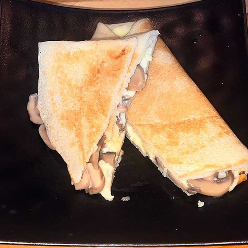 Crepa Champiñones con Queso Mozarella