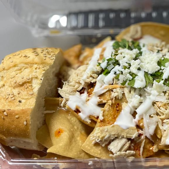 Chilaquiles Rojos con Pollo