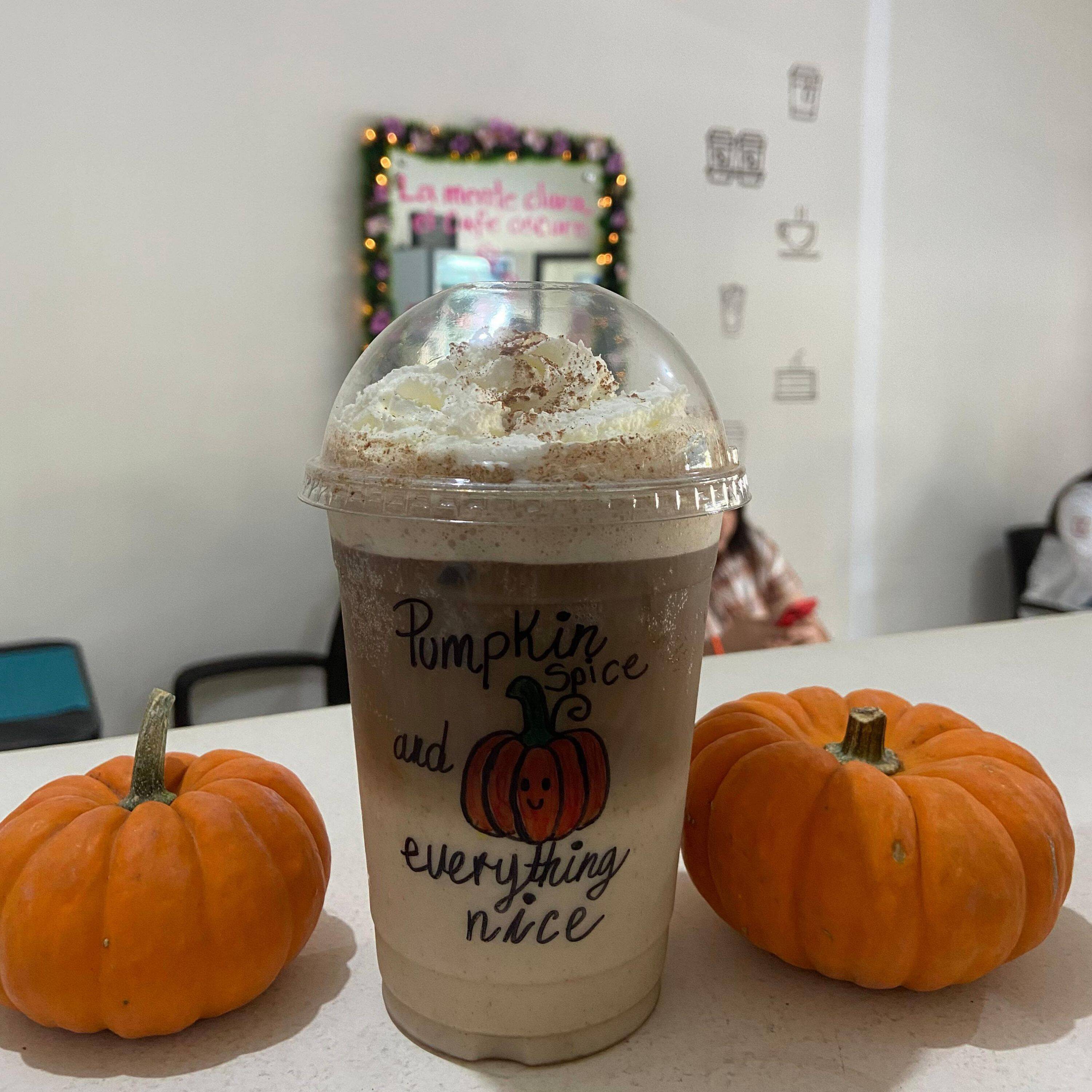 Pumpkin Spice Latte con Cold Foam Calabaza 16 Oz