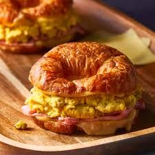 Croissant Con Huevo