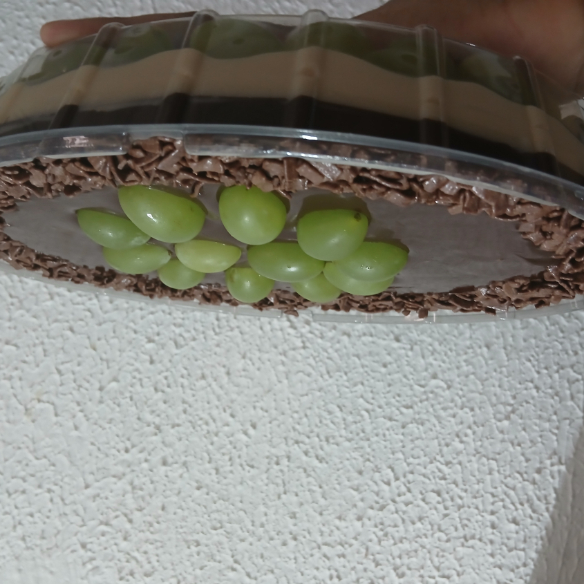 Creme branco,uvas frescas e uma ganache maravilhosa