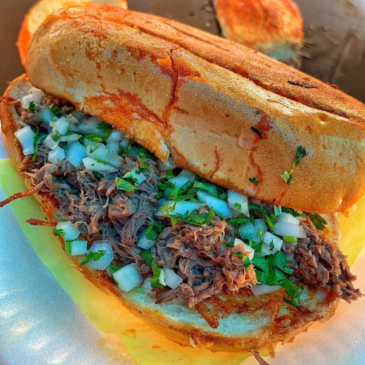 TORTA DE BIRRIA