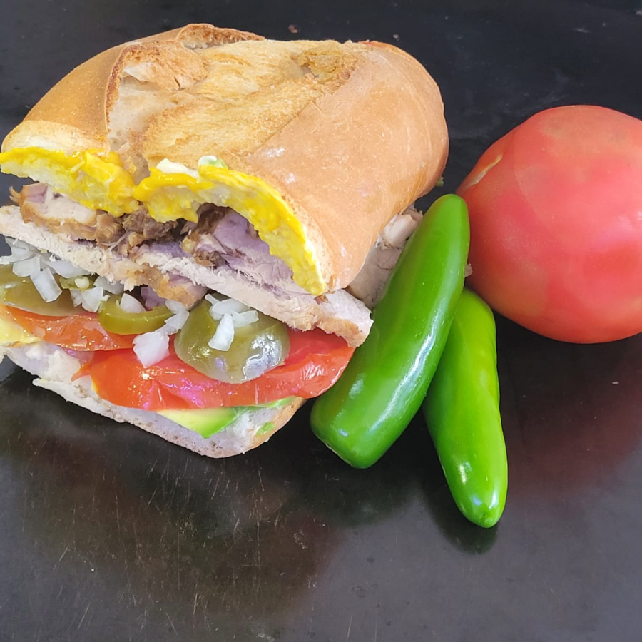 Torta Carnitas