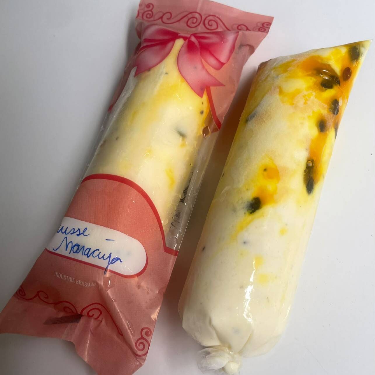 Delicioso geladinho gourmet sabor de mousse de maracujá