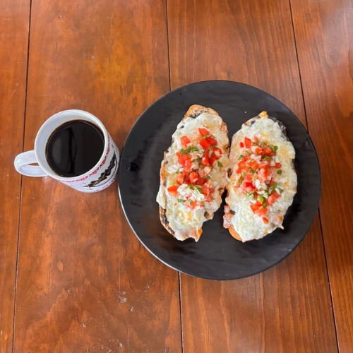 Molletes y Café