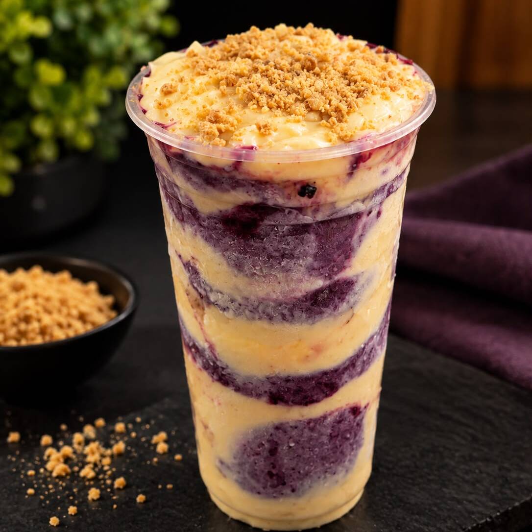 Creme de açaí artesanal, leite em pó e leite condensado. Vc escolhe os recheios! Os recheios são artesanais da nossa própria fabricação! MARAVILHOSO…