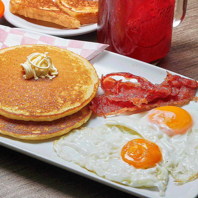 Hot Cakes Huevo y Tocino
