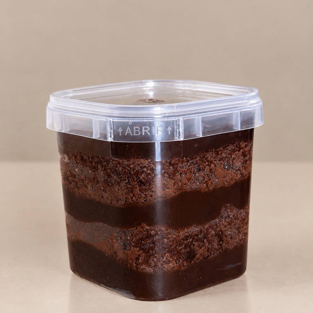 Bolo no Pote de Café | 220 g
Bolo macio e úmido com recheio cremoso de chocolate e café, trazendo o sabor intenso do chocolate com aquele toque marcante e aromático do café.
Peso: aproximadamente 220 g por unidade.
Ingredientes: farinha de trigo, açúcar, ovos, leite, óleo, fermento, leite condensado, creme de leite, chocolate em pó e café solúvel.
Alérgicos: contém trigo, ovos e leite. Contém glúten.