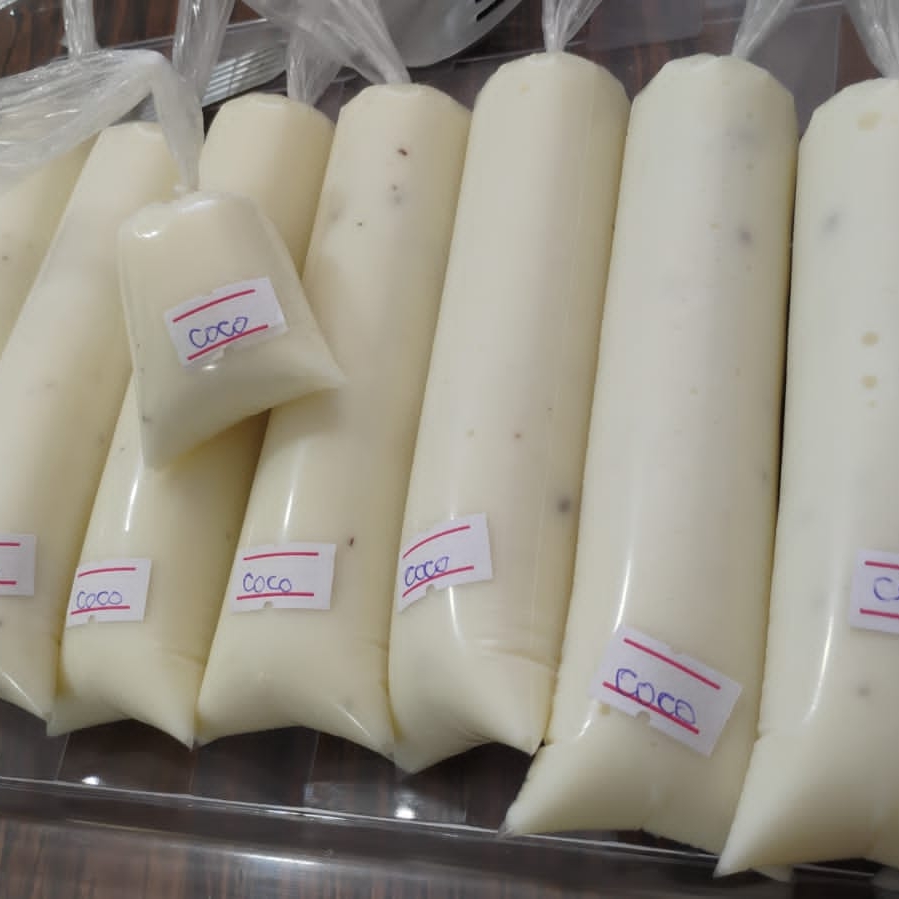 Coco fresco leite condensado creme de leite, leite, leite em pó, liga neutra e açúcar