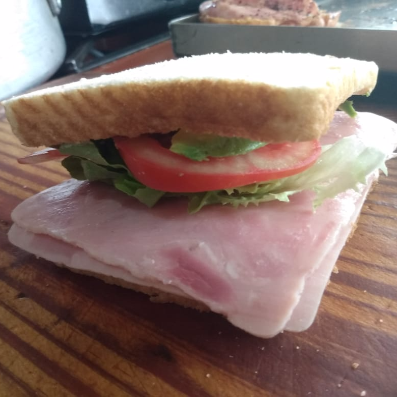Sándwich Jamón con Queso de Puerco