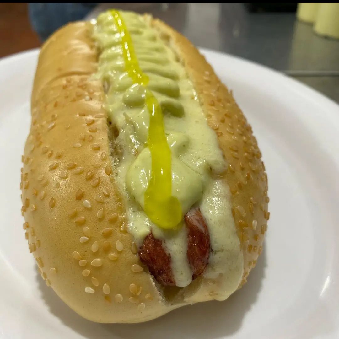 Perro Gratinado + Papas + Gseosas