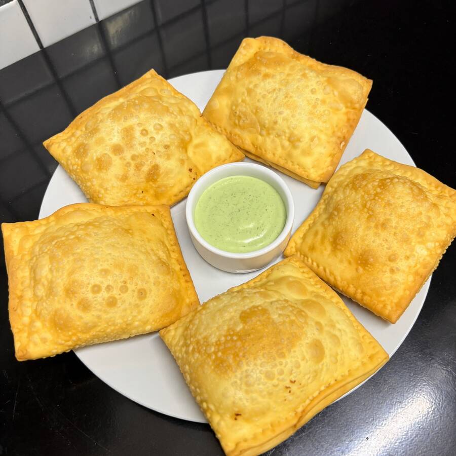 Pastelitos Grandes de Jamón y Queso (5 Unidades)