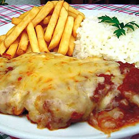bife de carne com arroz e batata frita