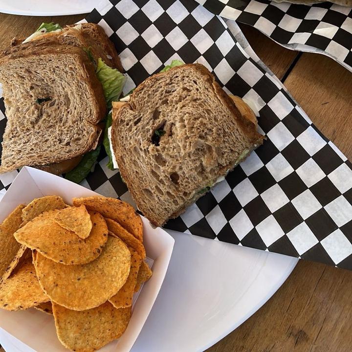 SANDWICH JAMON Y QUESO