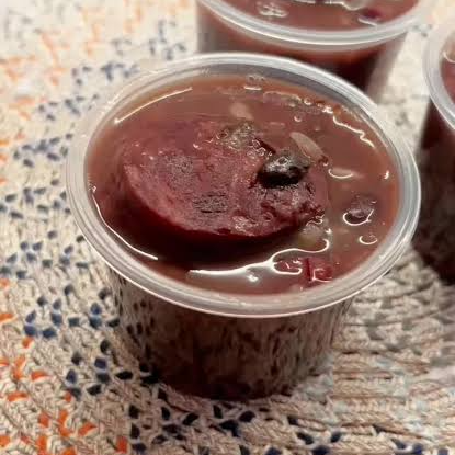 Delicioso Caldo de Feijão Preto com Carne seca + Linguiça Calabresa + Bacon . Tudo bem Picadinho e Saboroso!
Ah ,, o Tempero da Casa Especial que Só na Amizade Doce Tem..
Você não vai se Arrepender! 350 ml.
Ahh ,, Vai Junto uma Farofa Deliciosa.