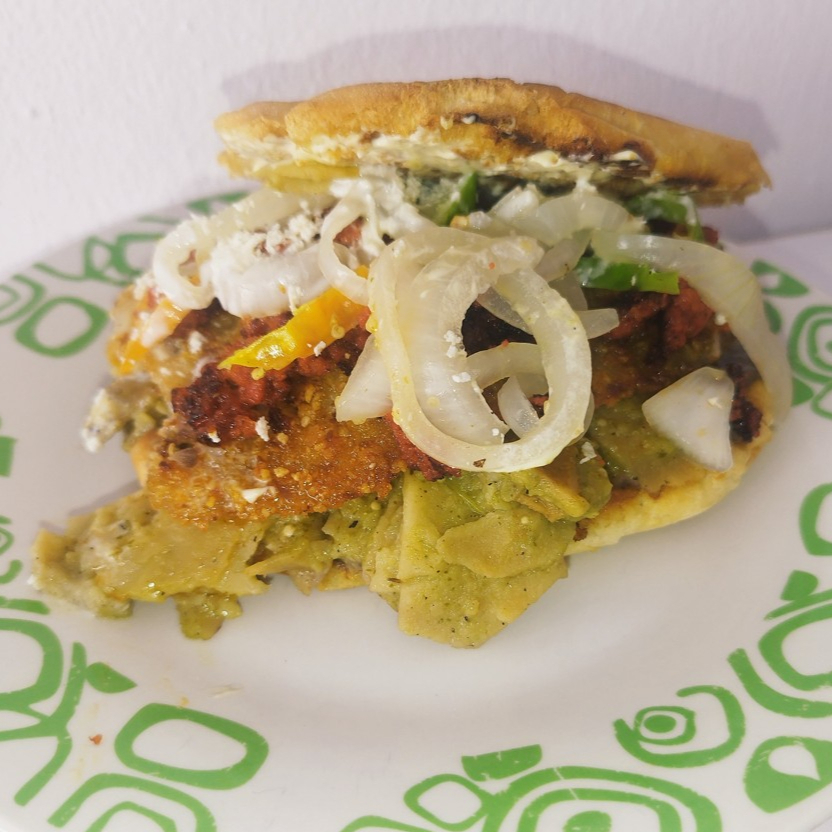 Torta Suprema Chilaquiles Verdes