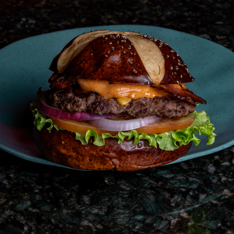 Burger Cheese And Bacon + Gaseosa 300 ml