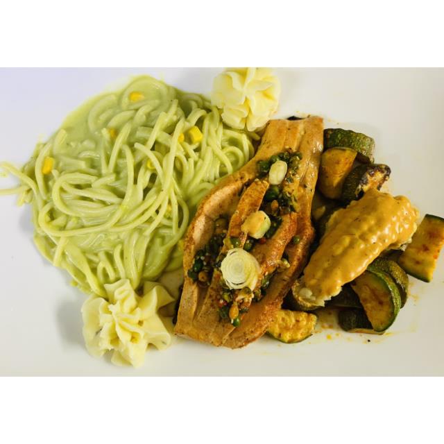 SALMON EN SALSA PIQUIN