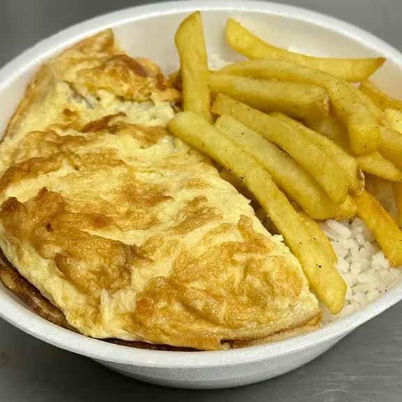 Arroz, feijão, omelete e batata frita