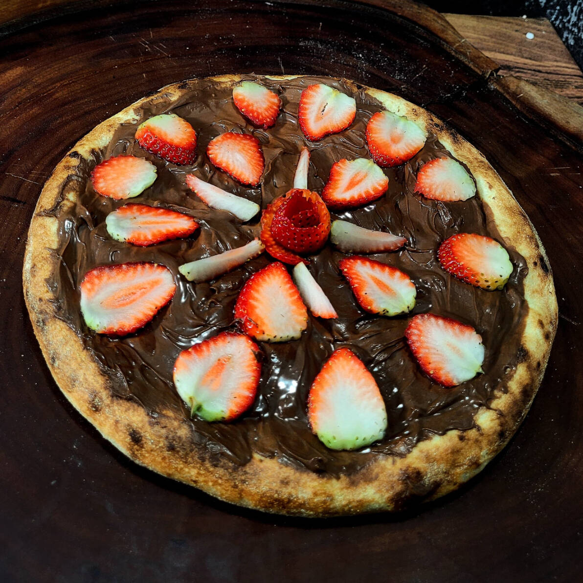 MASSA / CREME DE AVELÂ E MORANGO FRESCO