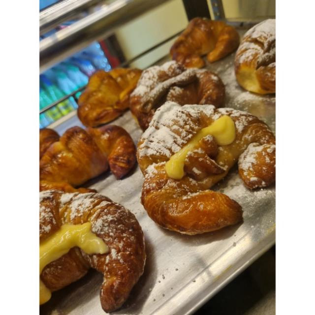 MEDIALUNAS RELLENAS PASTELERA