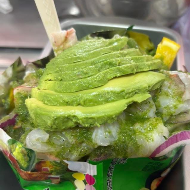 Tostitos de aguachile con mango