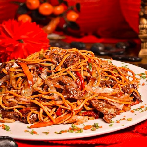 Lo Mein Especial con Carne de Res