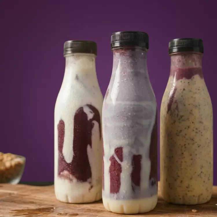 Garrafa de 500ml a nossa base de batida e composta (Leite em pó, leite condensado, banana, granola é morango)